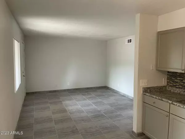 Phoenix, AZ 85020,1222 E MOUNTAIN VIEW Road #112,211