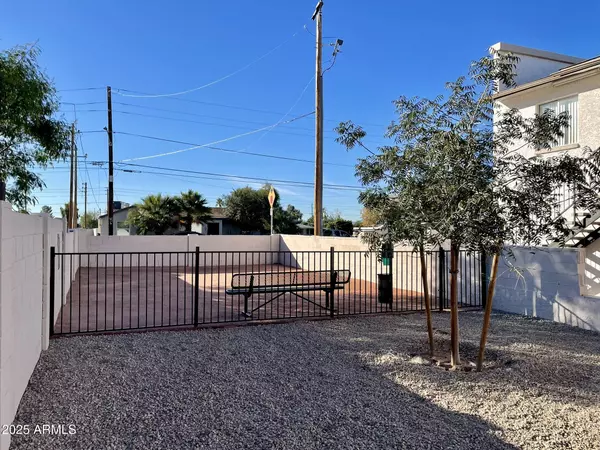 Phoenix, AZ 85020,1222 E MOUNTAIN VIEW Road #112,114