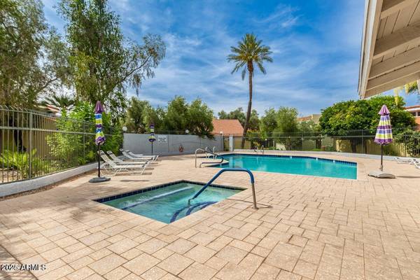 1020 E HIGHLAND Avenue, Phoenix, AZ 85014