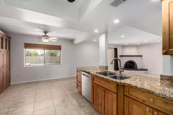 Phoenix, AZ 85028,10834 N 45TH Street