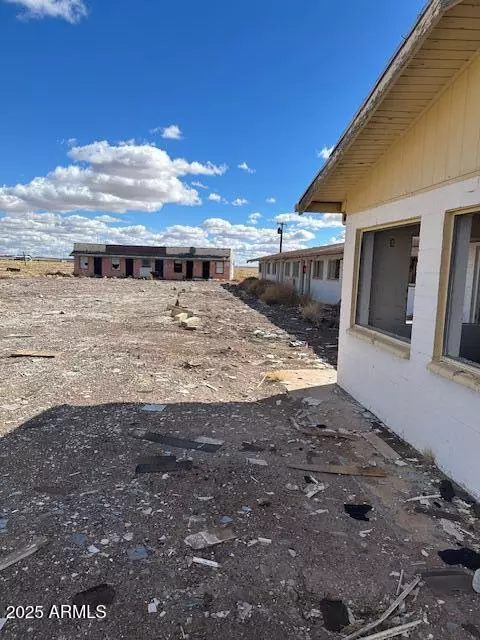 7635 Riverside Avenue, Holbrook, AZ 86029