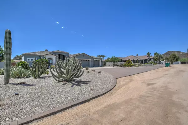 Phoenix, AZ 85086,907 W RESTIN Road