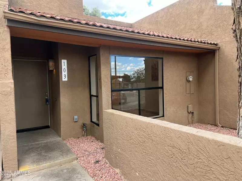 3228 W GLENDALE Avenue #103, Phoenix, AZ 85051