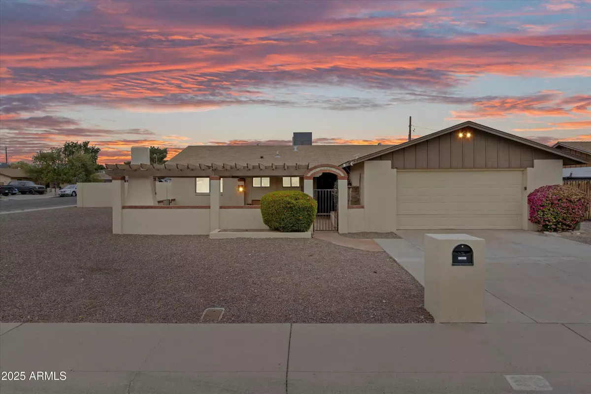 Phoenix, AZ 85029,2220 W SURREY Avenue