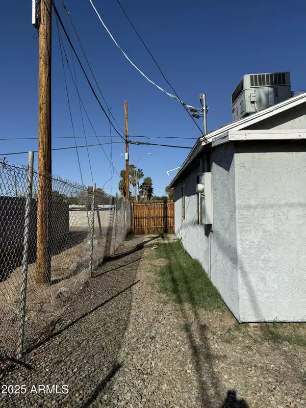 2617 W AUGUSTA Avenue Phoenix, AZ 85051