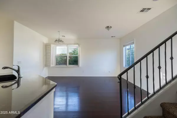 Phoenix, AZ 85040,5619 S 21ST Place