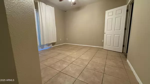 Phoenix, AZ 85008,5345 E VAN BUREN Street #111