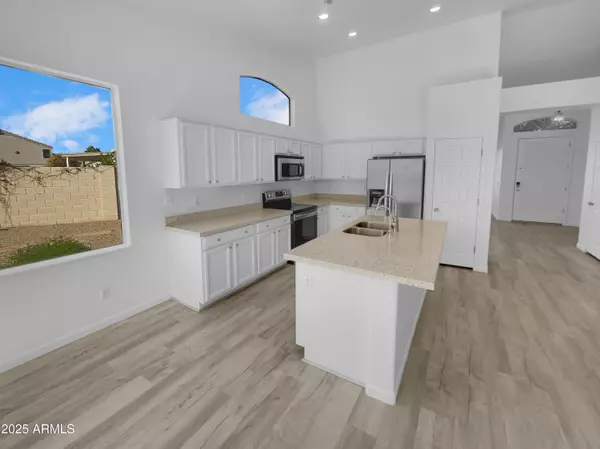 Avondale, AZ 85392,3313 N LAKESHORE Court