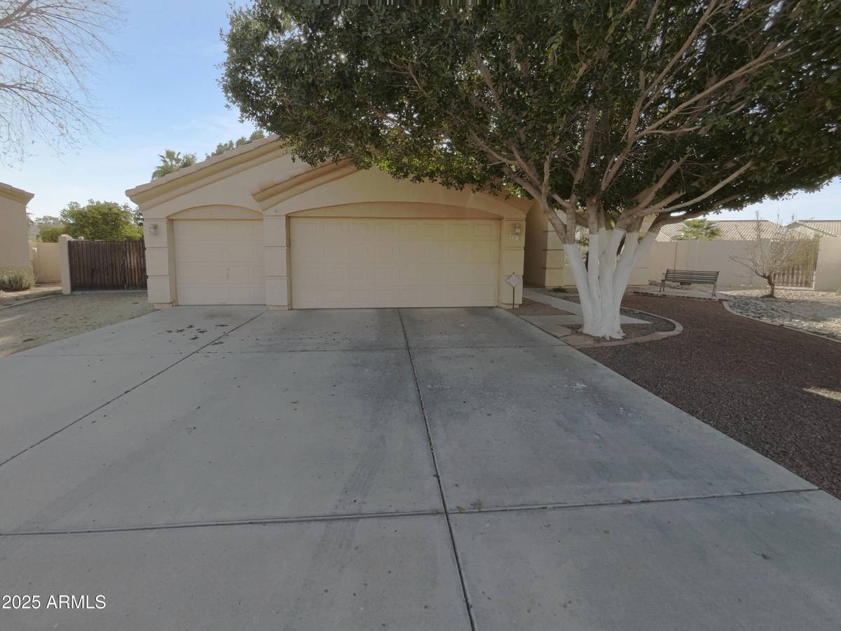 Avondale, AZ 85392,3313 N LAKESHORE Court