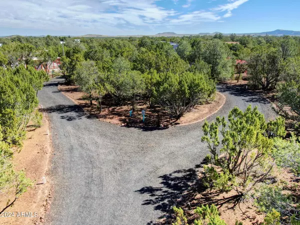 Vernon, AZ 85940,24 County Road 3153 --