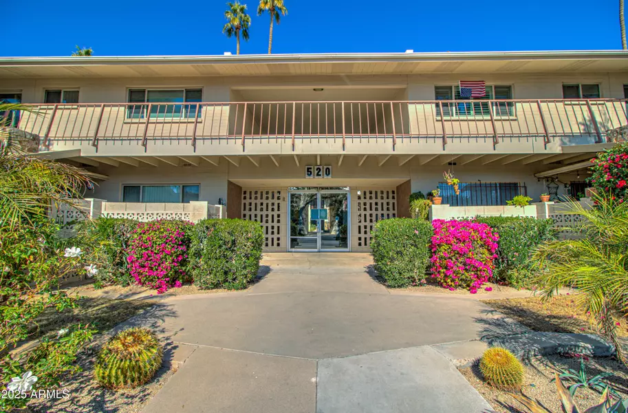 520 W Clarendon Avenue #E18, Phoenix, AZ 85013