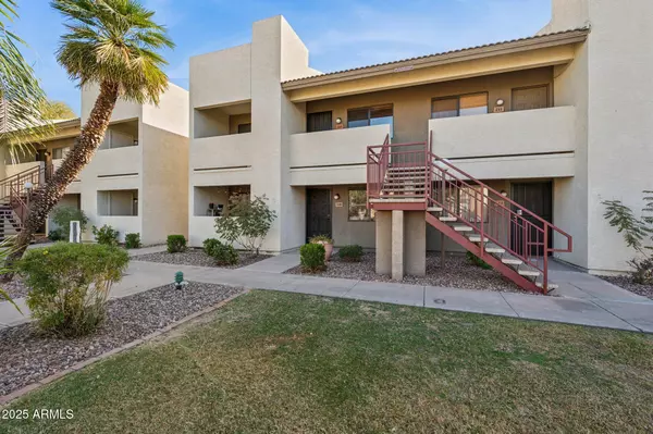 3301 E EARLL Drive #210, Phoenix, AZ 85018
