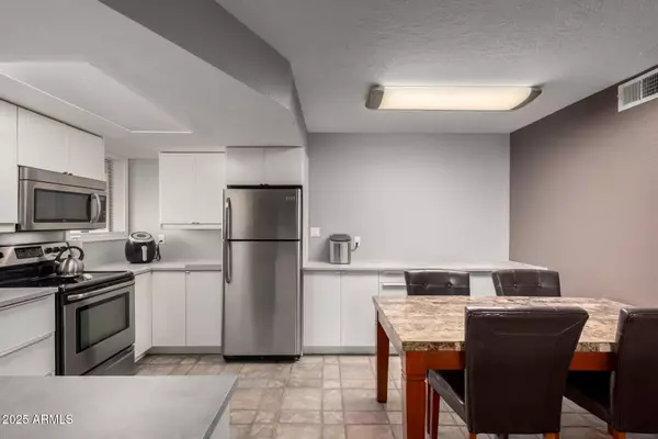 Phoenix, AZ 85032,16402 N 31ST Street #102