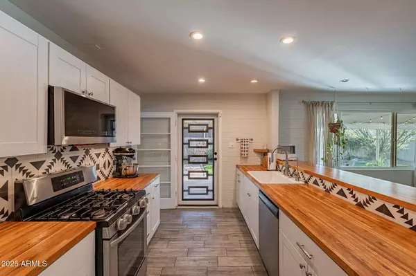 Phoenix, AZ 85015,2125 W BERRIDGE Lane