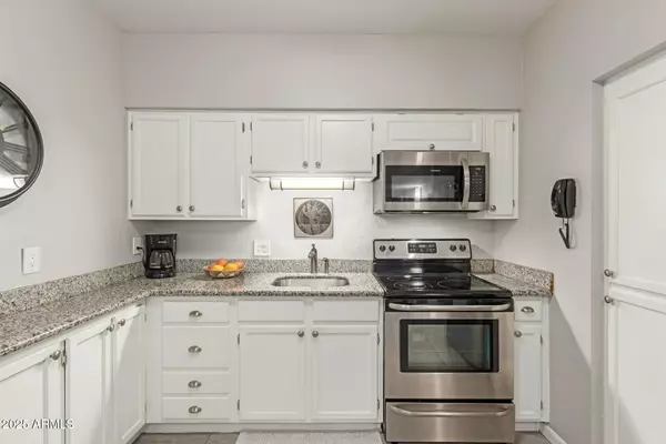 Phoenix, AZ 85012,355 E THOMAS Road #B110