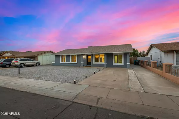 Phoenix, AZ 85033,7906 W CATALINA Drive