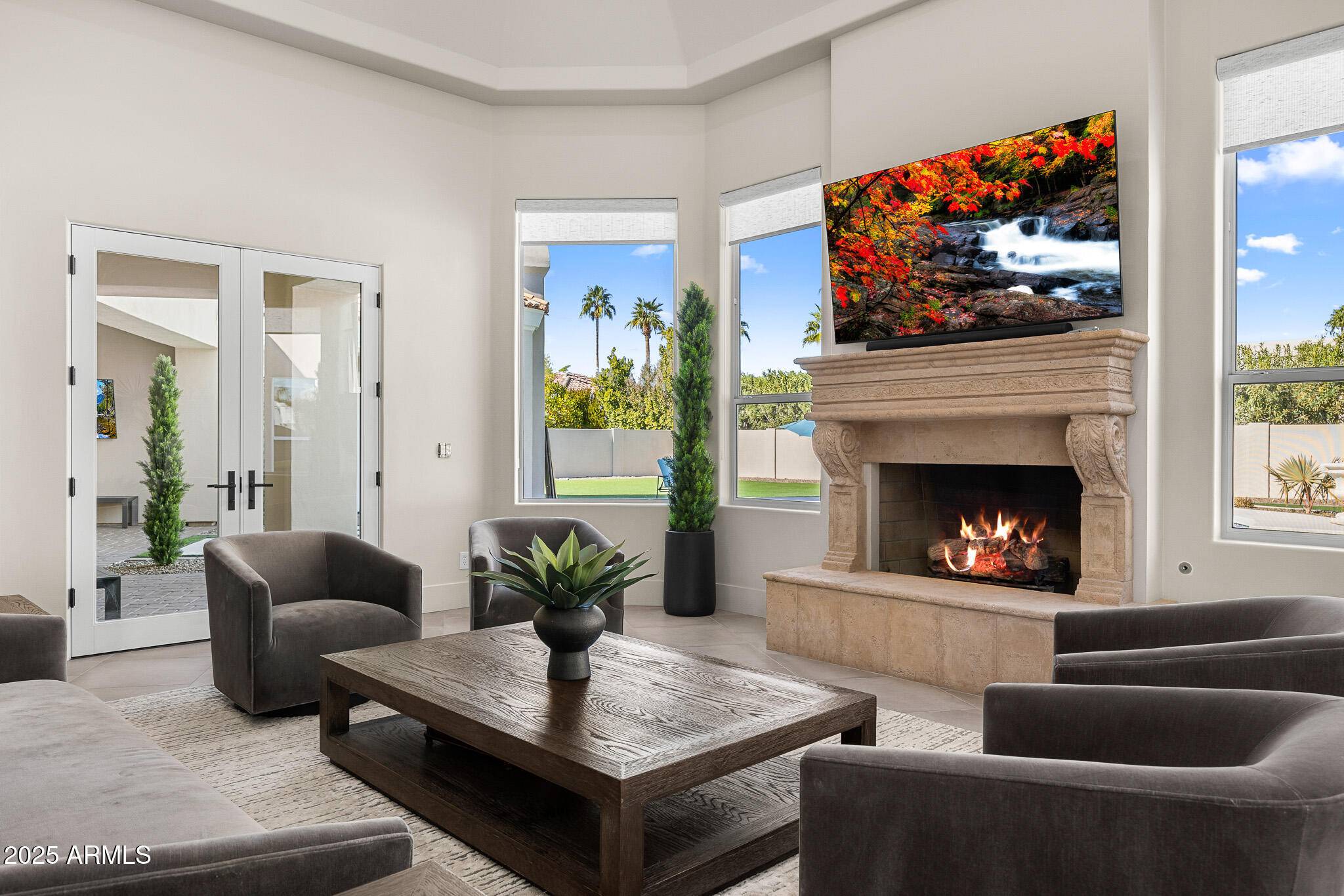 Paradise Valley, AZ 85253,8315 N SENDERO TRES M --
