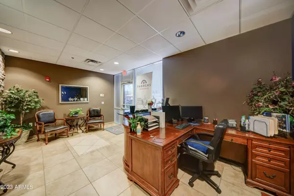 Scottsdale, AZ 85260,9332 E RAINTREE Drive #140