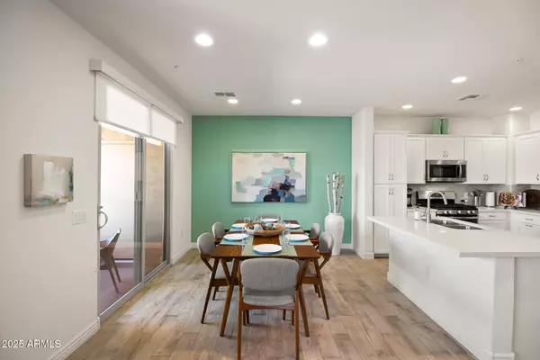 Phoenix, AZ 85085,2425 W BRONCO BUTTE Trail #2030