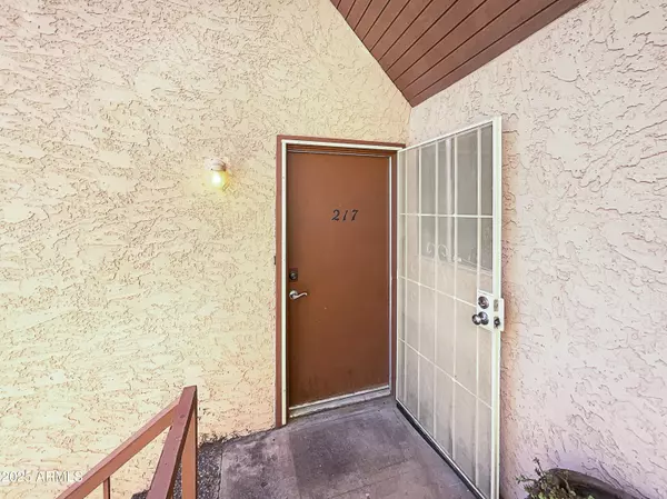 Mesa, AZ 85210,1942 S EMERSON -- #217