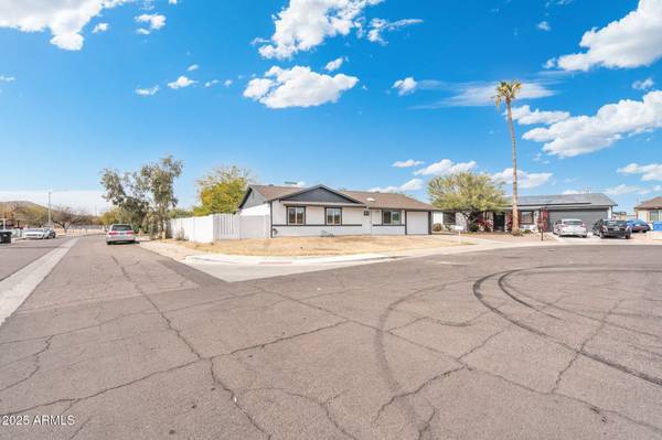 Phoenix, AZ 85032,3330 E GELDING Drive