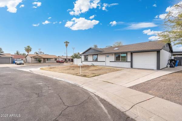 Phoenix, AZ 85032,3330 E GELDING Drive