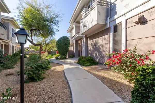 15221 N CLUBGATE Drive #2012, Scottsdale, AZ 85254