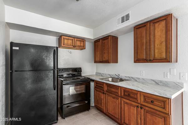 Phoenix, AZ 85032,2848 E Greenway Road #116