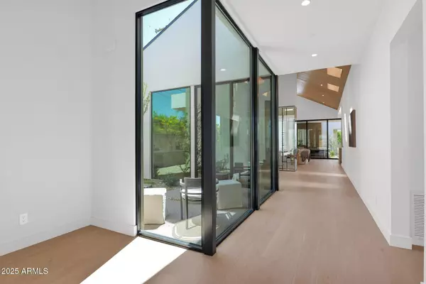 Phoenix, AZ 85018,4704 N 40TH Place