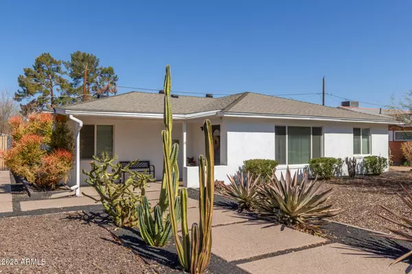 2902 E AVALON Drive, Phoenix, AZ 85016
