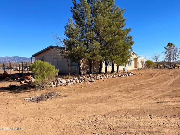 8877 E NIGHT OWL Trail, Pearce, AZ 85625