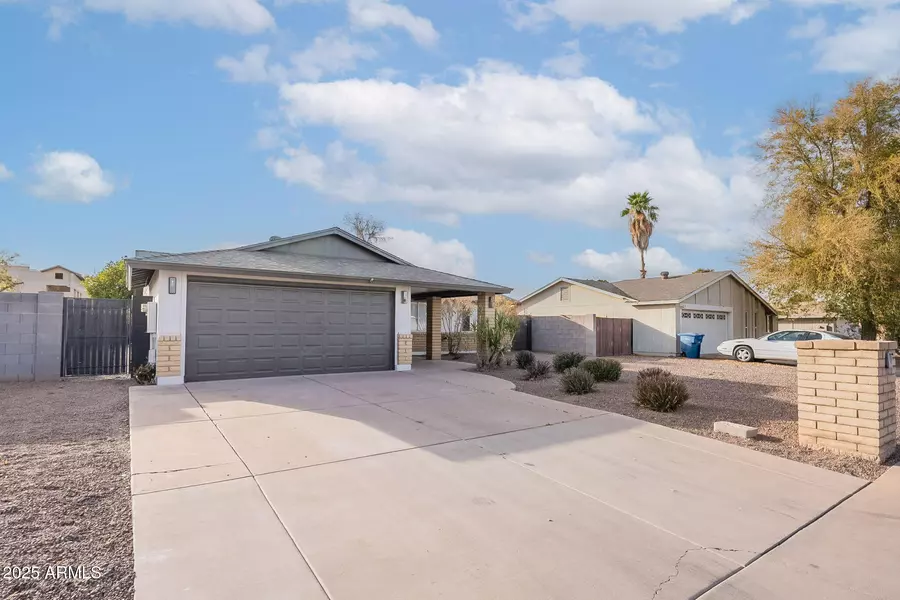 2016 N PENNINGTON Drive, Chandler, AZ 85224