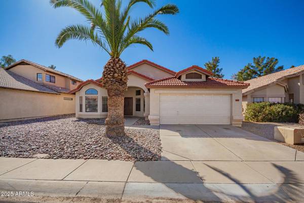 7029 W MCRAE Way, Glendale, AZ 85308