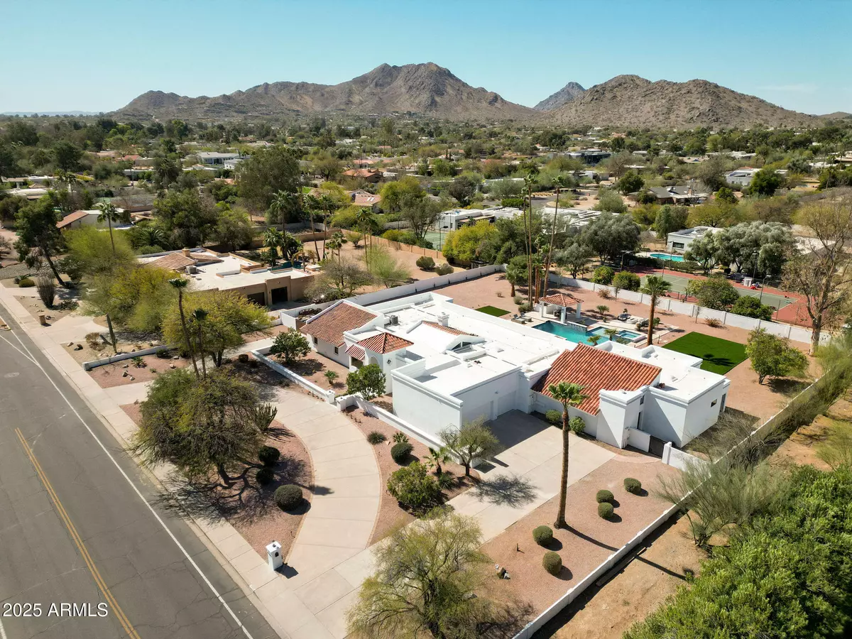 Paradise Valley, AZ 85253,9900 N 52nd Street