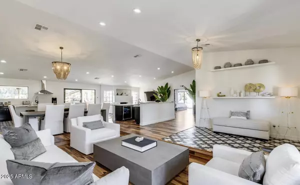 6527 W BLOOMFIELD Road, Glendale, AZ 85304