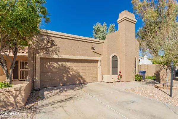 2060 N SUNSET Drive, Chandler, AZ 85225