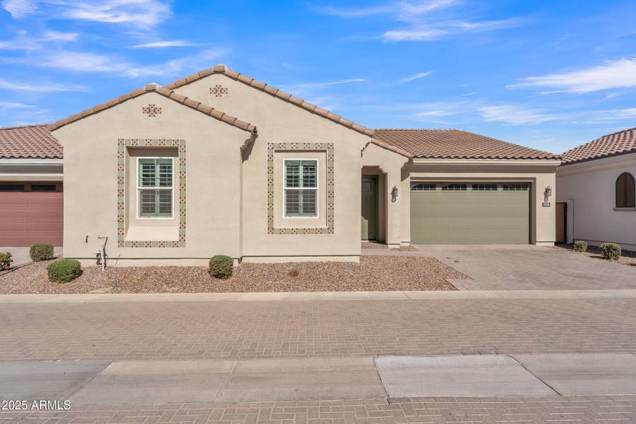 2458 E LARK Street, Gilbert, AZ 85297