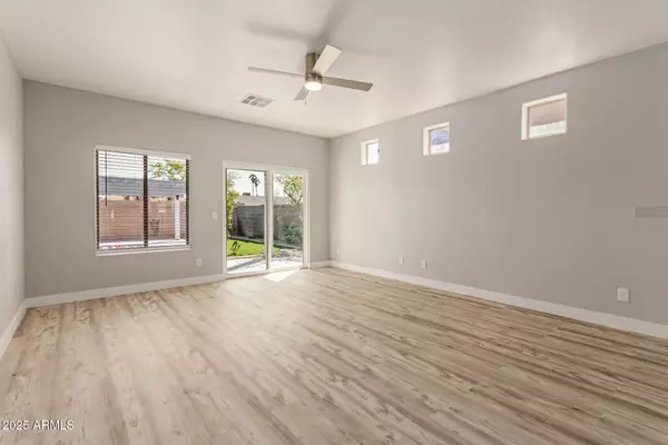 Phoenix, AZ 85033,7137 W SHEILA Lane