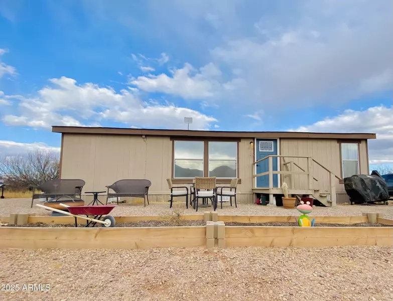 8665 E JAYKAY Drive, Hereford, AZ 85615