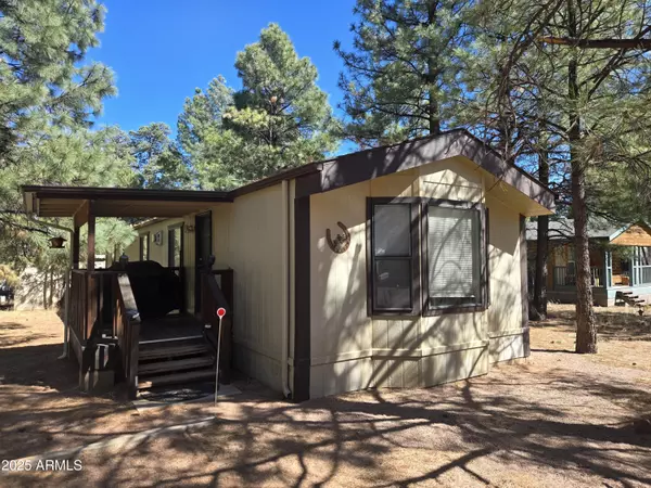 2877 LAZY BEAR Trail, Overgaard, AZ 85933