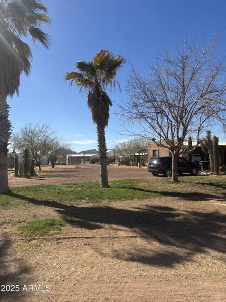 50702 W HECTOR Road, Aguila, AZ 85320