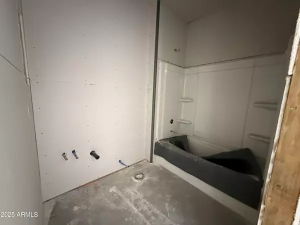 Tolleson, AZ 85353,9613 W PARKWAY Drive