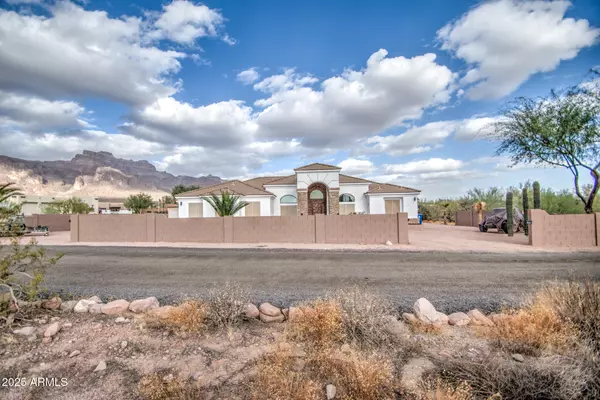 529 S VAL VISTA Road, Apache Junction, AZ 85119