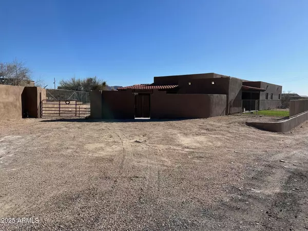 New River, AZ 85087,2335 W ESTRELLA Road