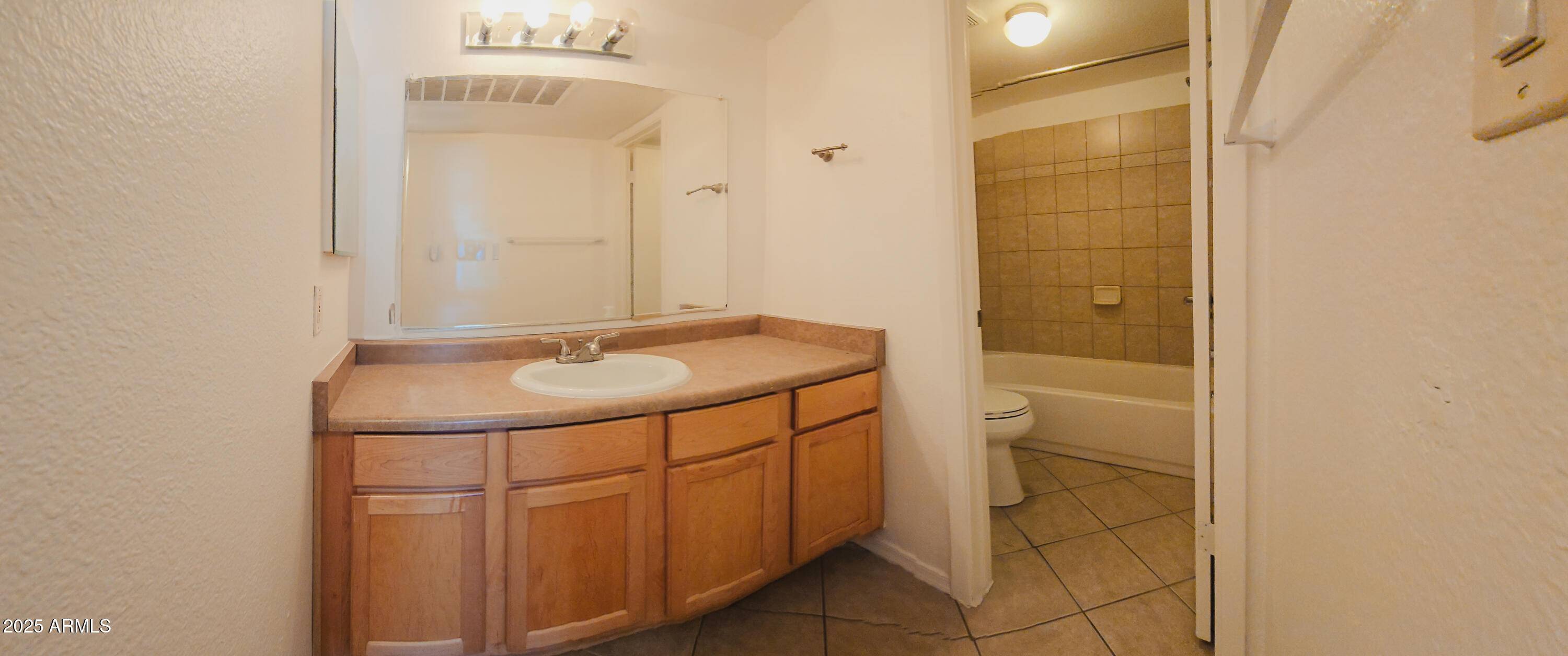 Phoenix, AZ 85021,2121 W ROYAL PALM Road #1116