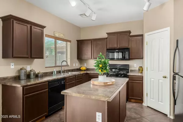 10922 E WALLFLOWER Lane, Florence, AZ 85132