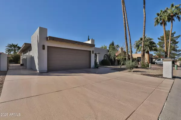 10421 E SILVERTREE Drive, Sun Lakes, AZ 85248