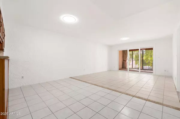 Phoenix, AZ 85029,11036 N 28TH Drive #210