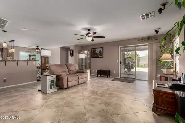 San Tan Valley, AZ 85144,33224 N CAT HILLS Avenue