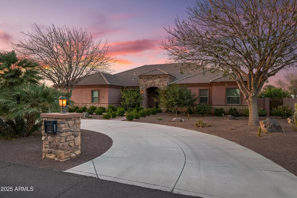 San Tan Valley, AZ 85140,1096 W VIA DE PALMAS --